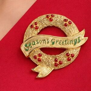 Christmas Wreath Brooch 1.75” Gold Plated Holiday Seasonal 60s MCM Pin Gift VTG